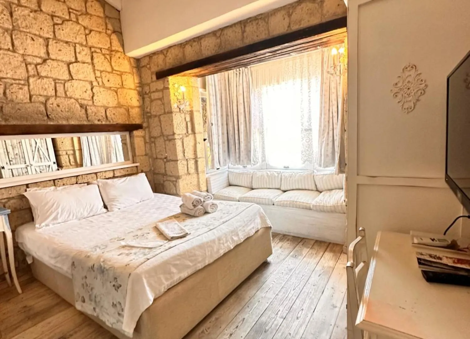 Asma Han Alacati Çeşme 0*,